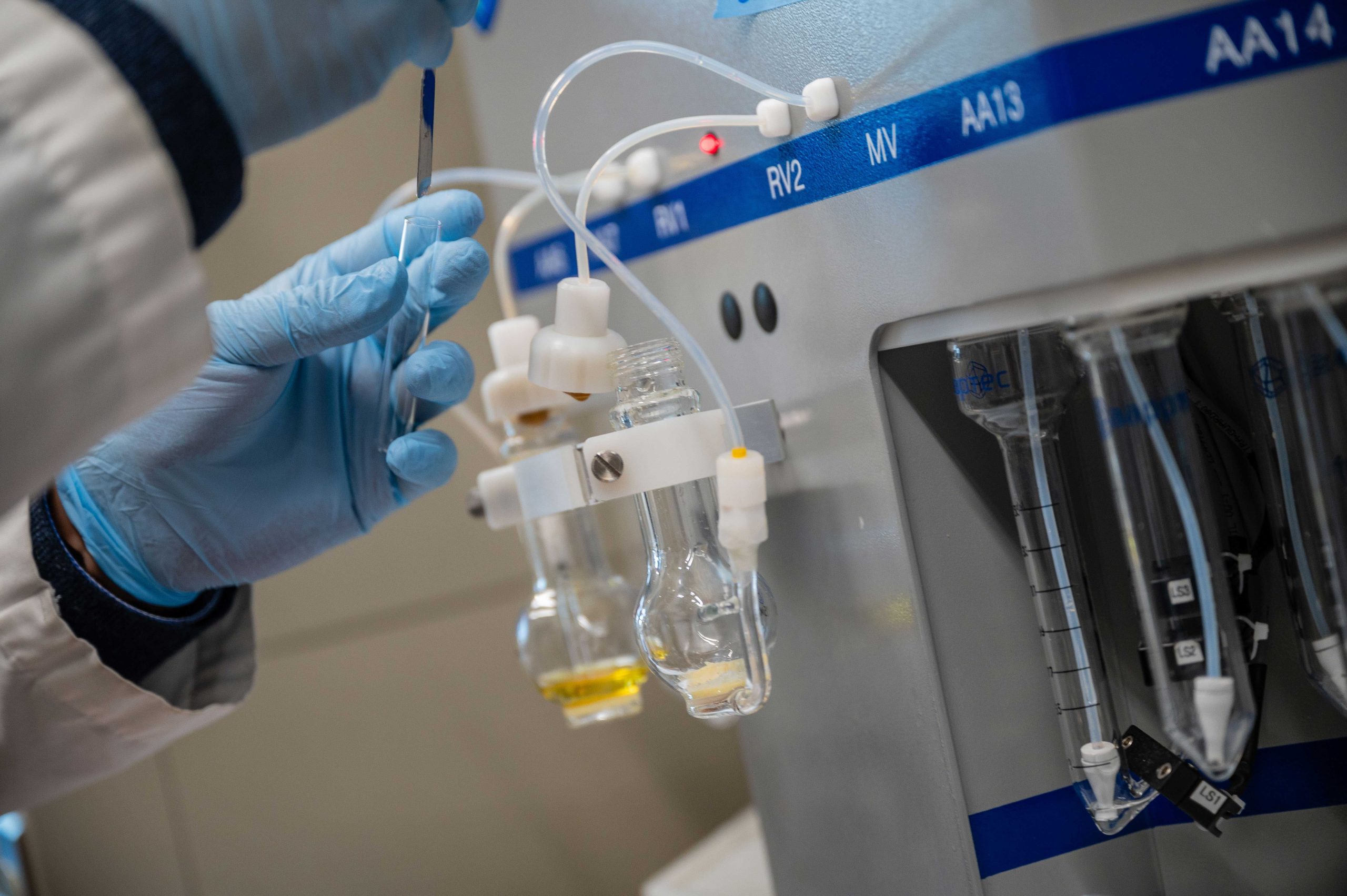 A researcher in Dr. François Bénard’s lab uses lab equipment to synthesize cancer-targeting peptides, a core component of radiopharmceuticals drugs.